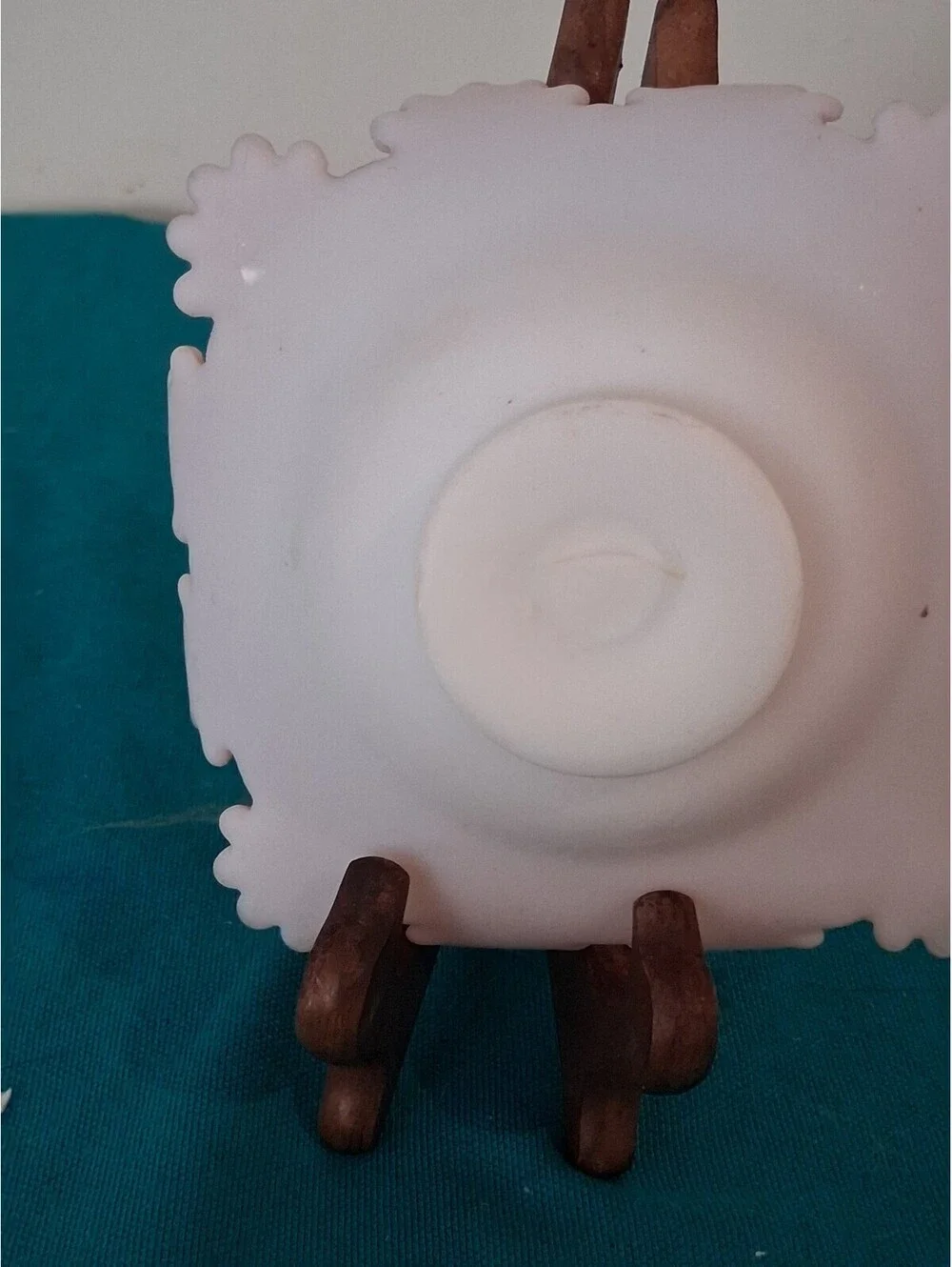 Vintage Ruffled Edge Glass Bowl with Peach and White Gradient